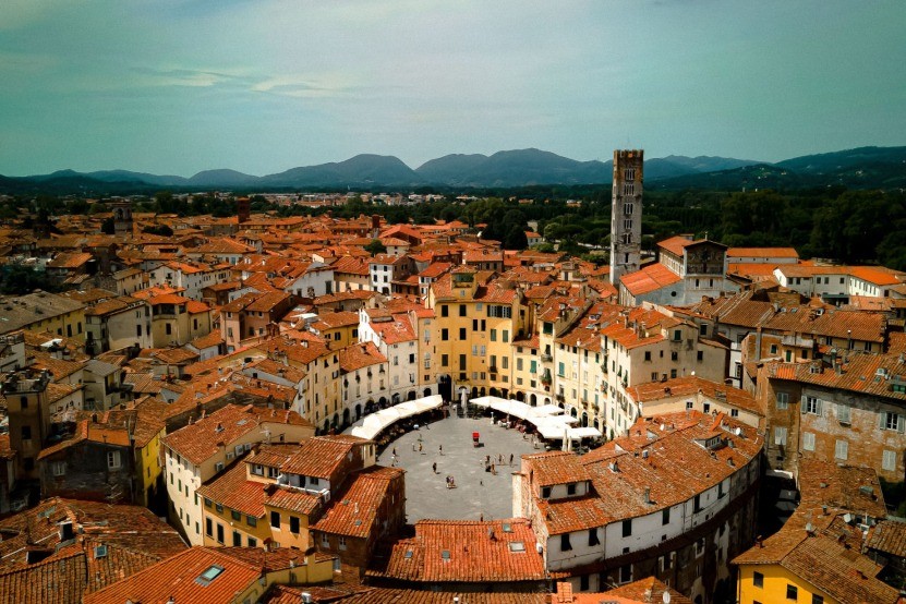 Arrivo individuale a Lucca